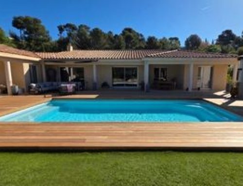 Terrasse bois autour piscine : idées, essences et conseils pour un aménagement réussi