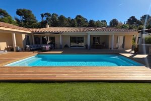 Terrasse bois autour piscine