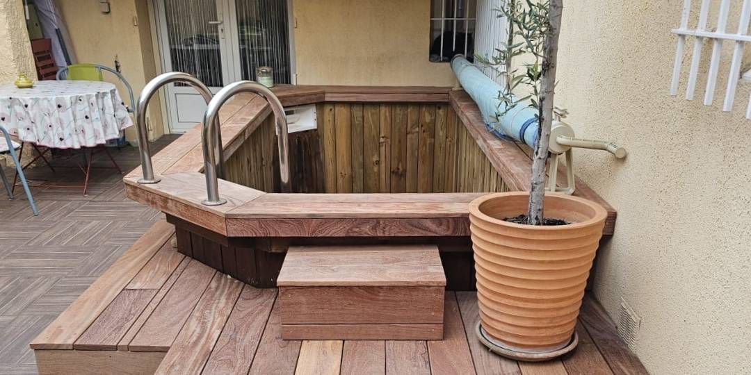 Terrasse bois autour piscine