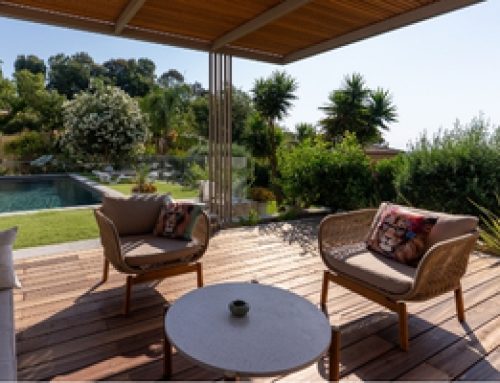 Bois exotique et soleil : résiste-t-il vraiment aux UV ?